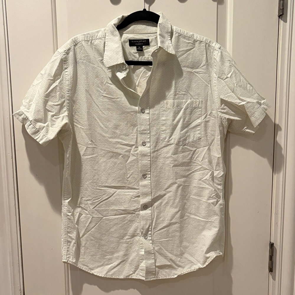 Banana Republic Men's Short-Sleeve Button-Down Shirt in White with Design